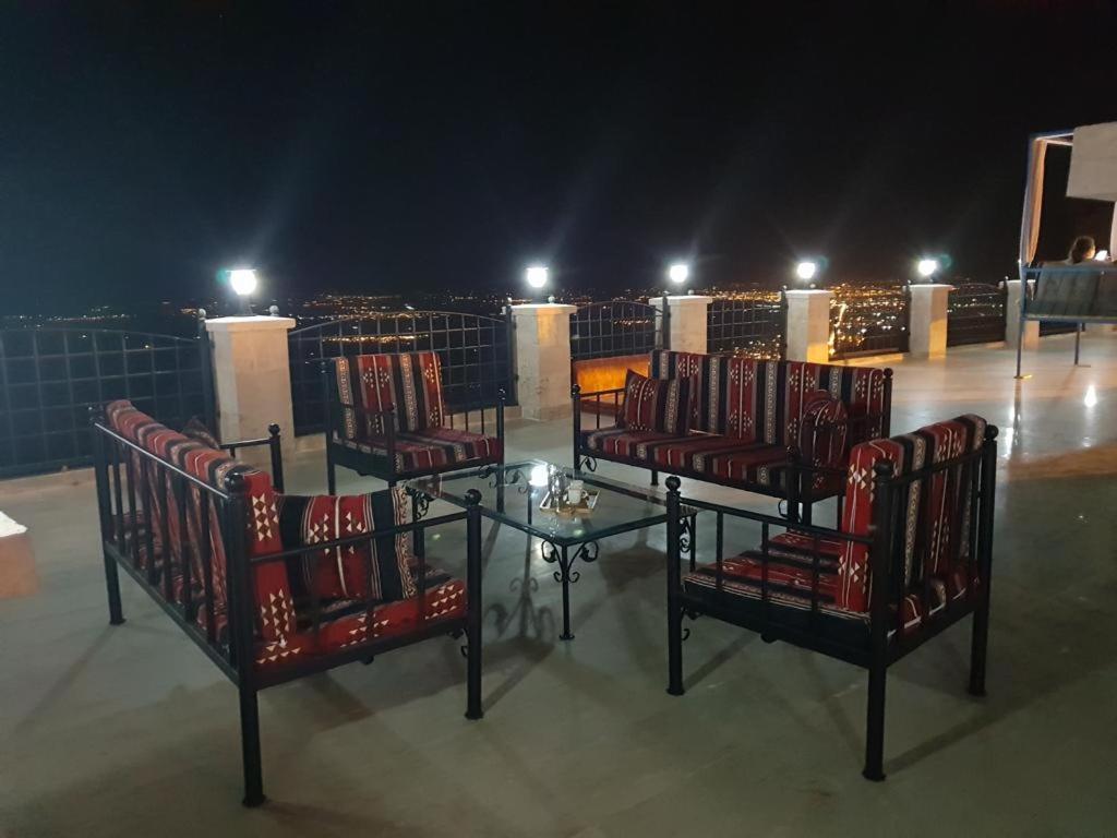 Mardin Tarihi Ulu Cami Yani, Tarihi Konak Luaran gambar