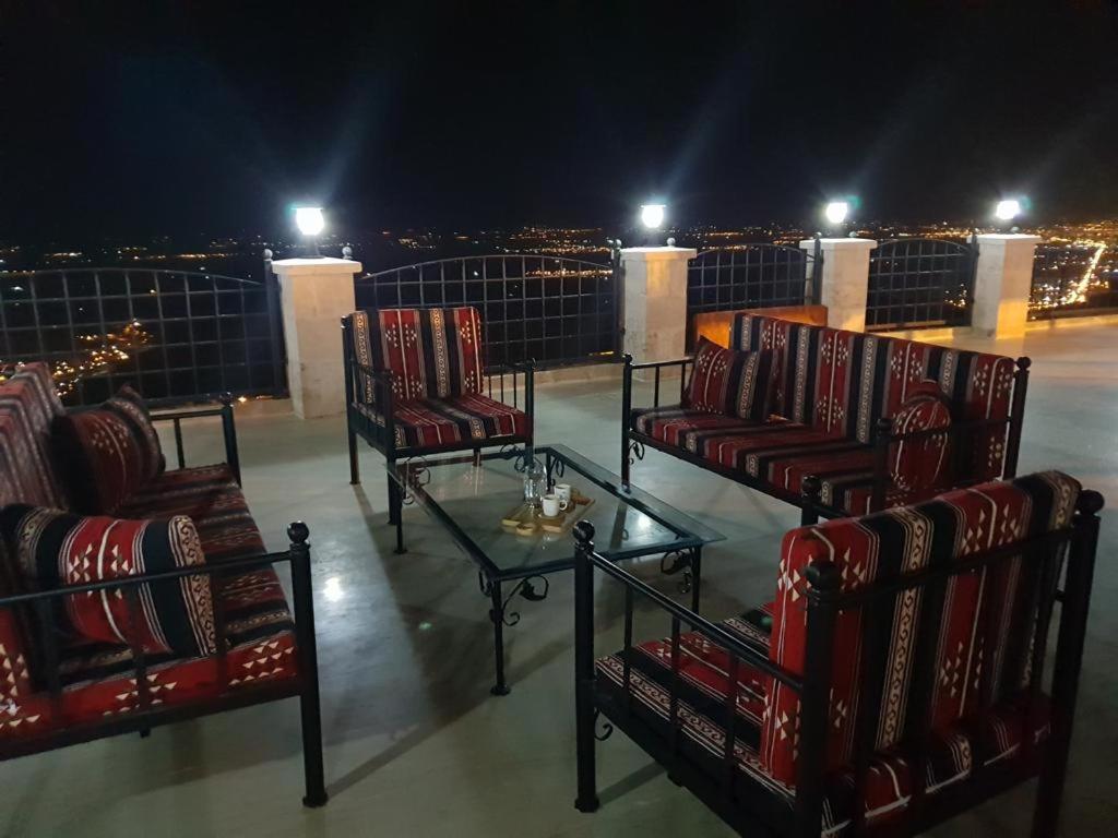 Mardin Tarihi Ulu Cami Yani, Tarihi Konak Luaran gambar