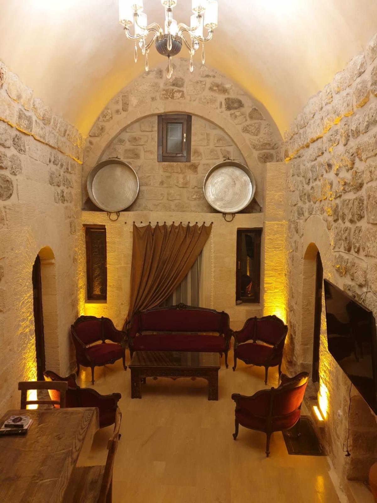 Mardin Tarihi Ulu Cami Yani, Tarihi Konak Luaran gambar